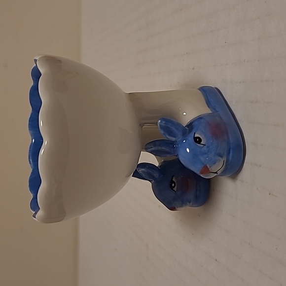 Vintage Rabbit Feet Ceremic Egg Holder - Picture 2 of 16